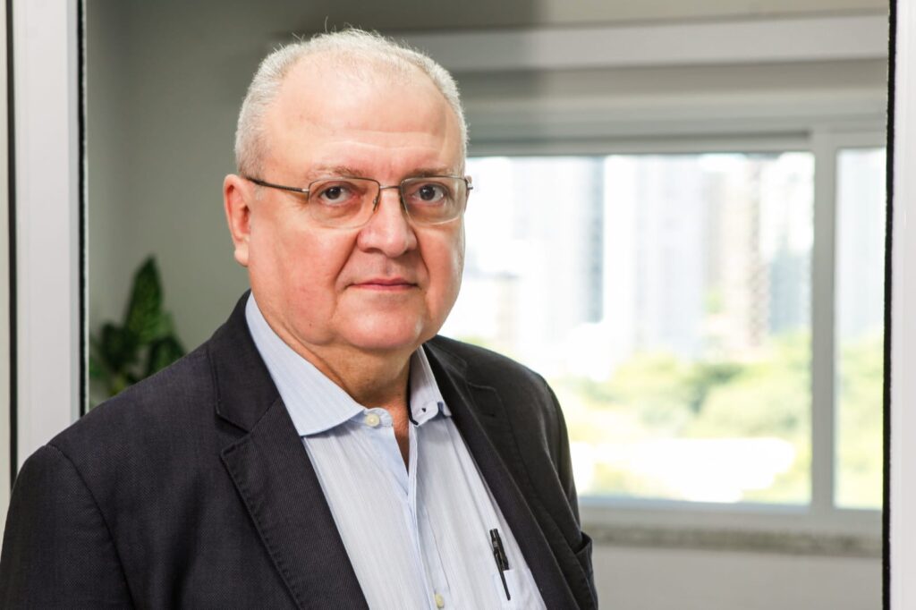 Adão Linhares